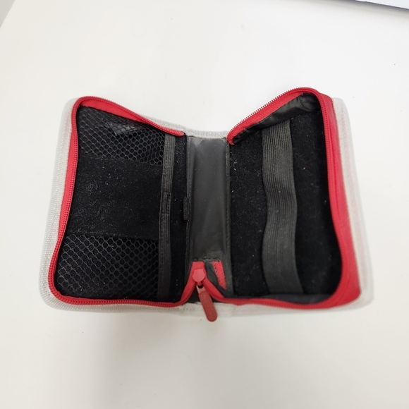 Nintendo Super Mario DS Switch Game Storage Book Red Carrier - Picture 4 of 5